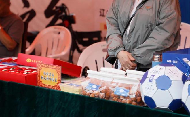 体坛午爆|三人离开中国男篮集训营,利物浦租借签下阿劳霍